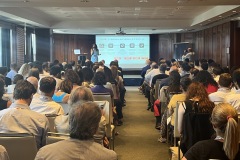04_totale_sala_frontale