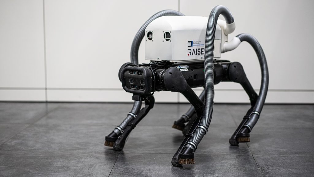 Ecosistema RAISE - VERO robot quadrupede guidato da intelligenza artificiale elimina mozziconi sigarette