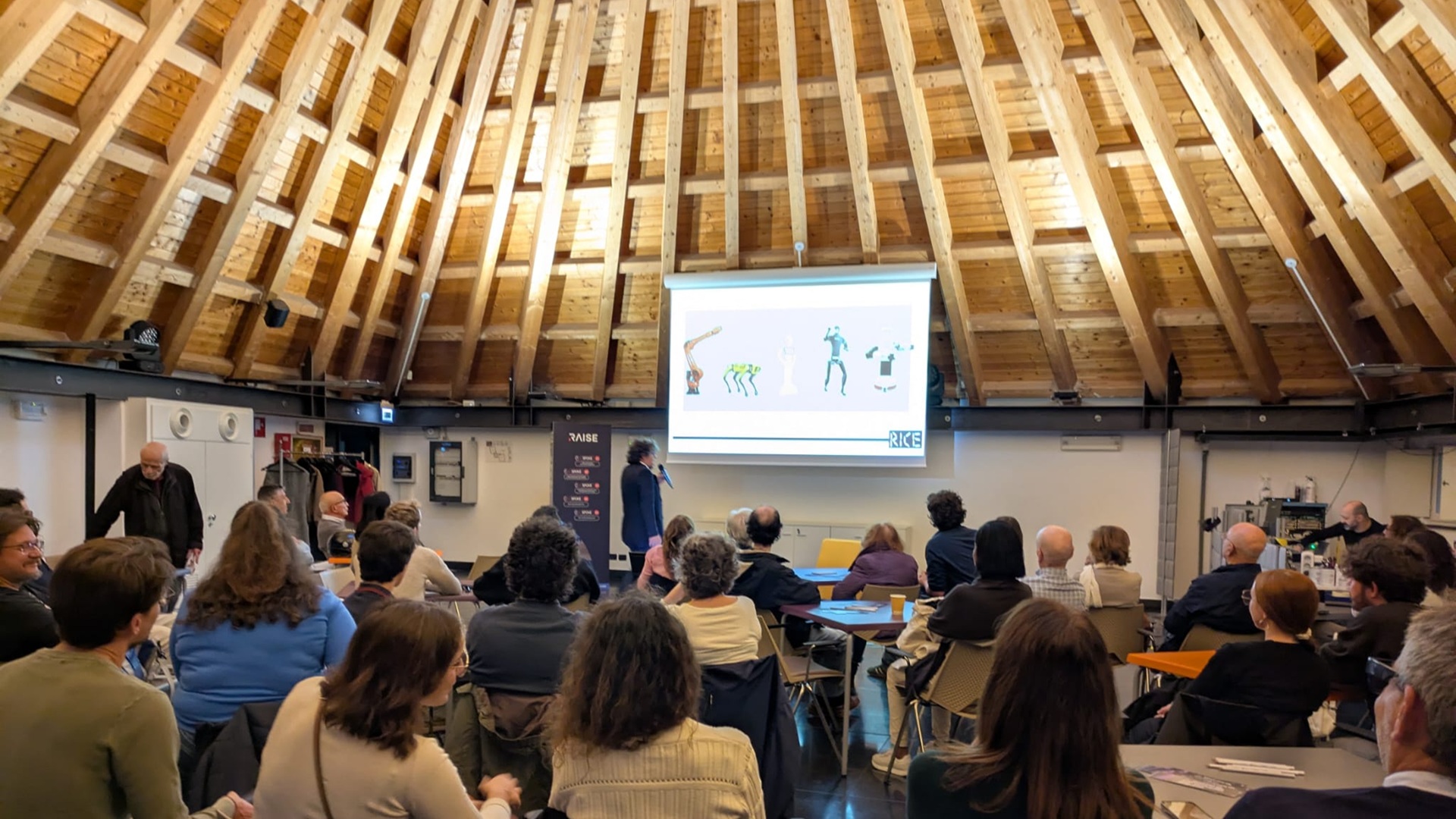 AperiRAISE: primo appuntamento con la scienza, tra robotica e curiosità