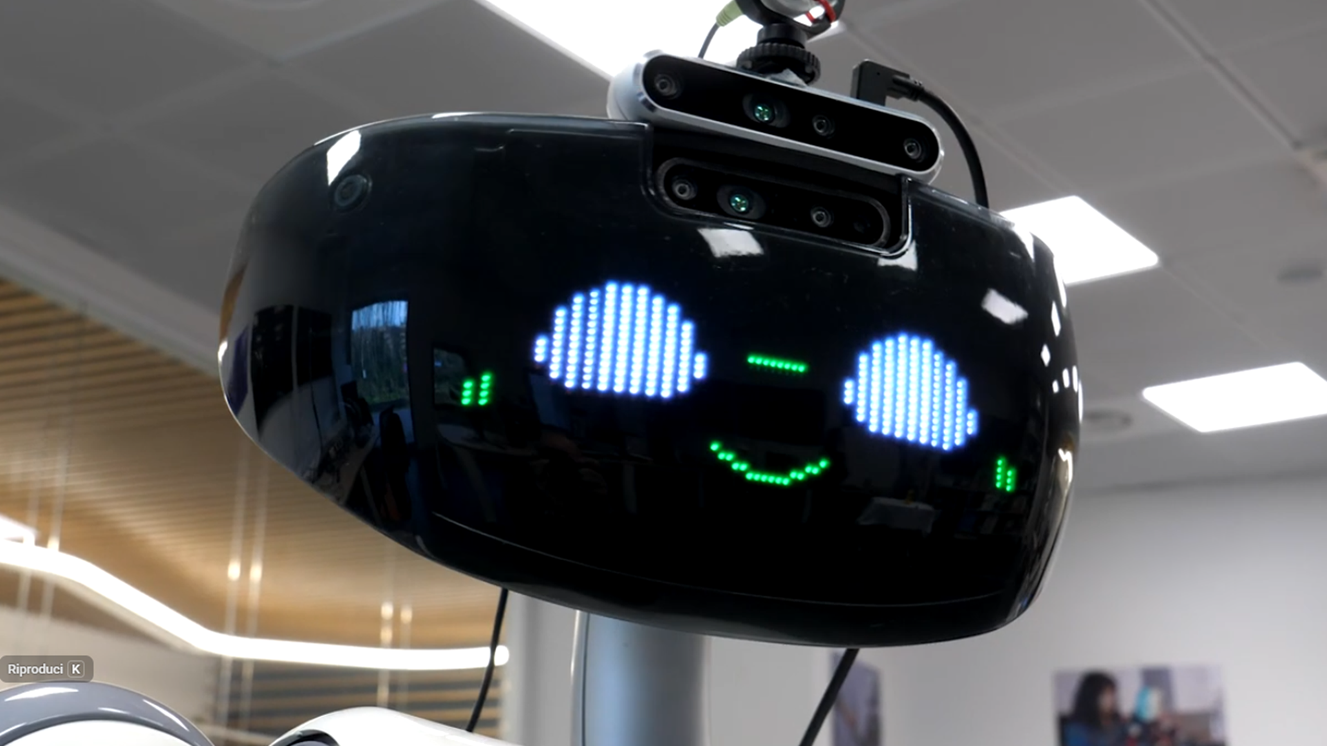 R1, il robot che porta l’AI negli spazi quotidiani